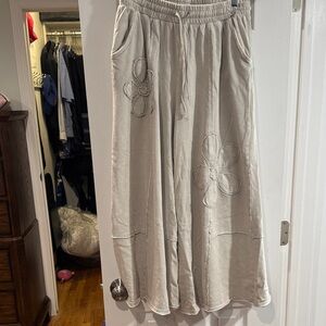 Easel Stylish light Gray Women's Cropped Pants with Floral Design wide leg